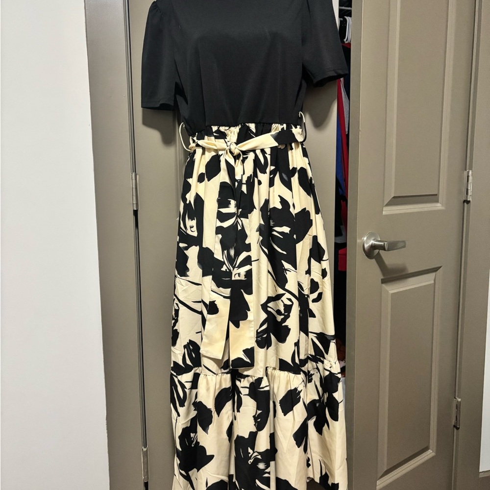 Source Unknown Black and Cream Floral Maxi Dress